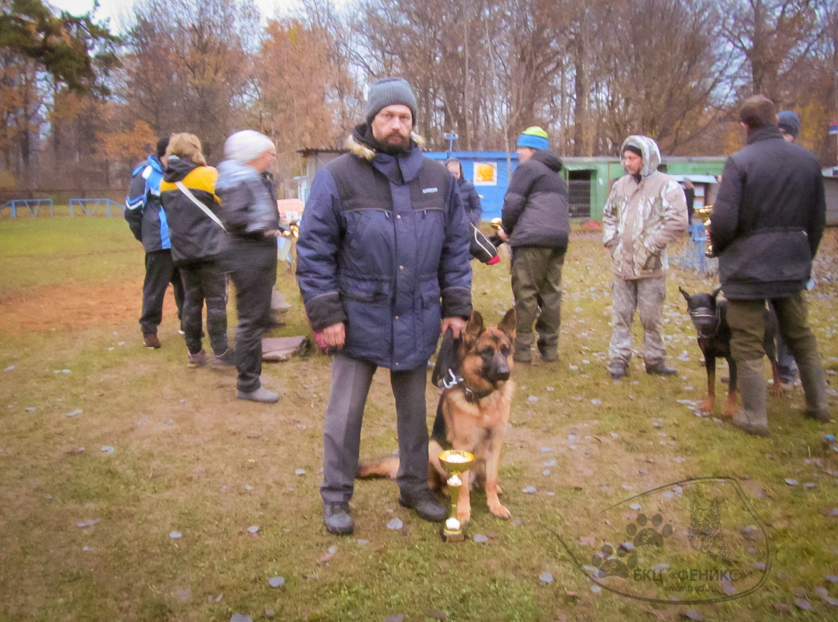 Горшков Василий с собакой - 1 место. Соревнования по собаководству.